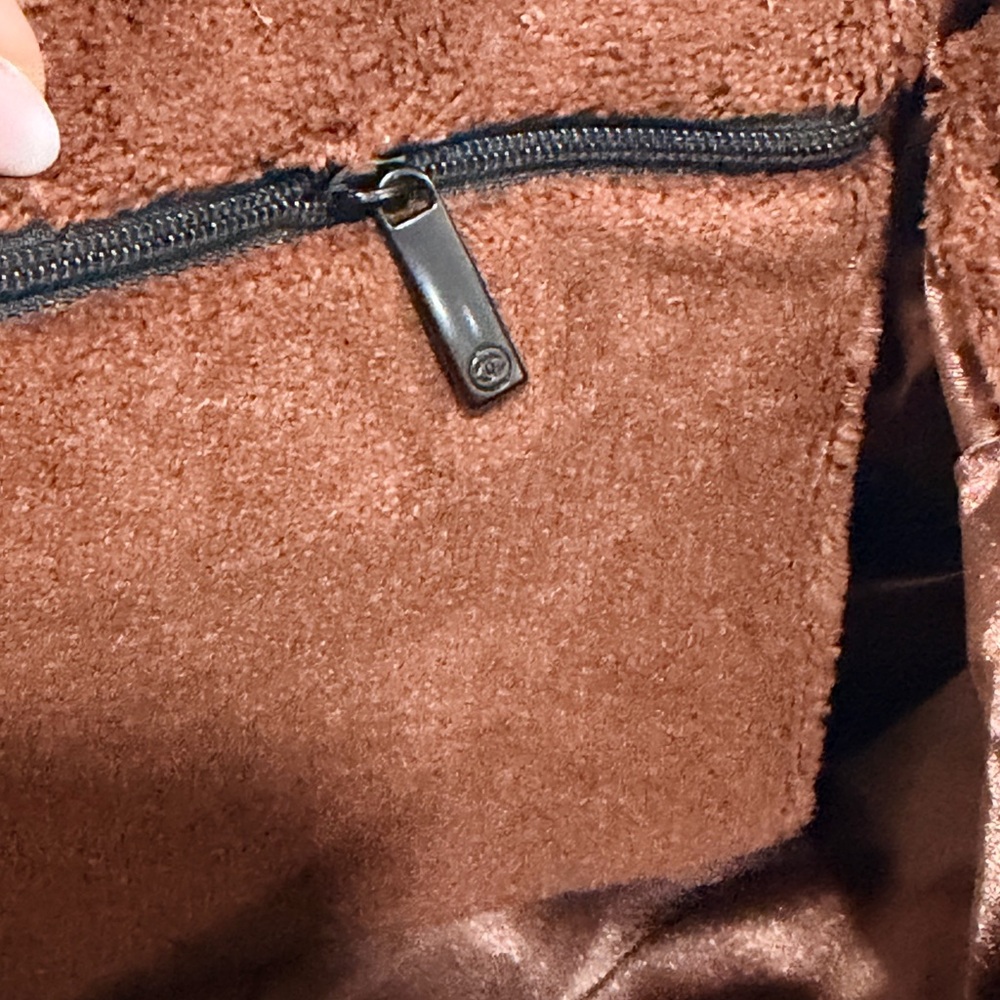 Chanel Precision (Novelty) Brown PLUSHIE Shoulder Bag + 2 Keychain Bag Charms ❣️ - Picture 10 of 14